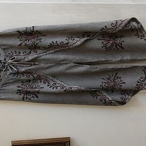 Beautiful embroidery Capri Pant